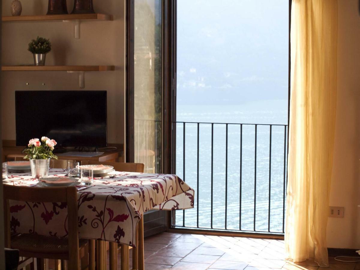 Casa Marina - Appartamento Nel Residence Di Несо Екстериор снимка